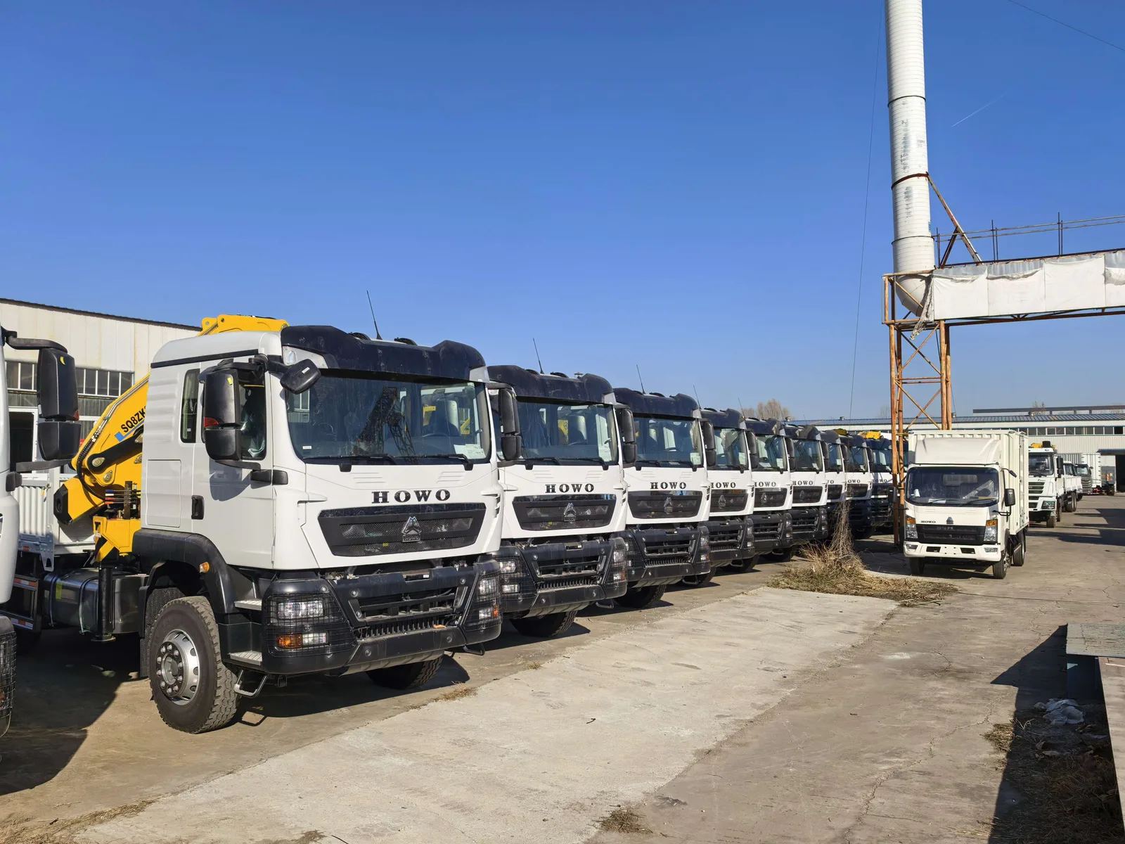 SINOTRUK HOWO special-purpose truck fleet with mounted cranes