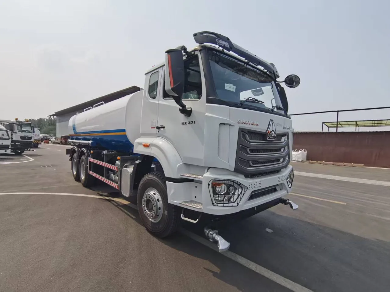 SINOTRUK HOWO NX371 water sprinkler truck