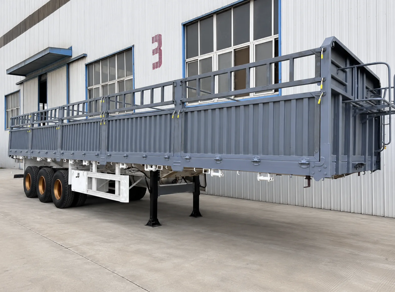 Sidewall semi-trailer prepared in factory yard
