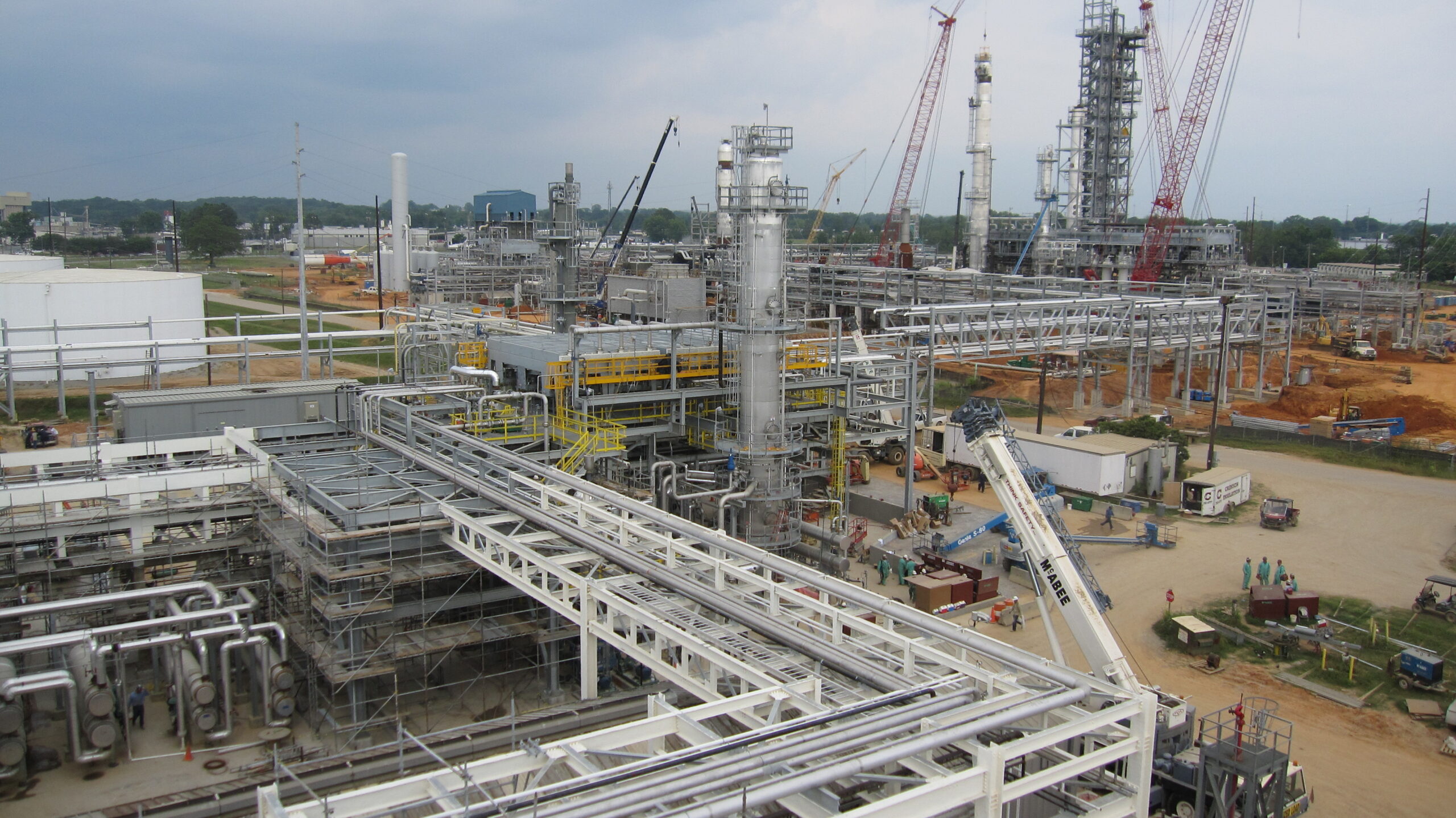 LNG plant pipe rack steel structure construction reference scene